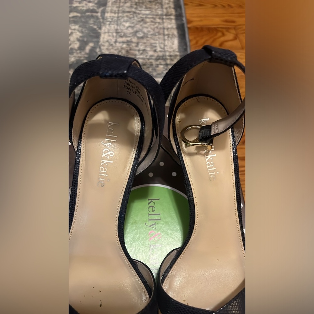 Kelly & Katie Chris Heels - Picture 2 of 8